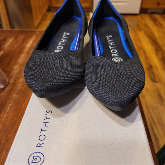 Rothy's size 6. Good Condition. The Point. Black - Picture 2 of 5